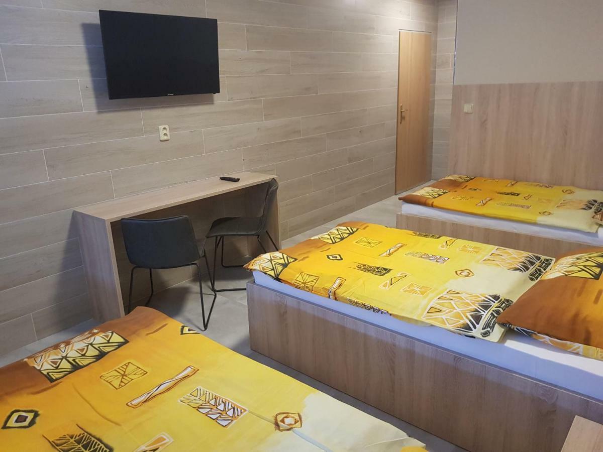 Penzion Hudebka Лоуни Экстерьер фото