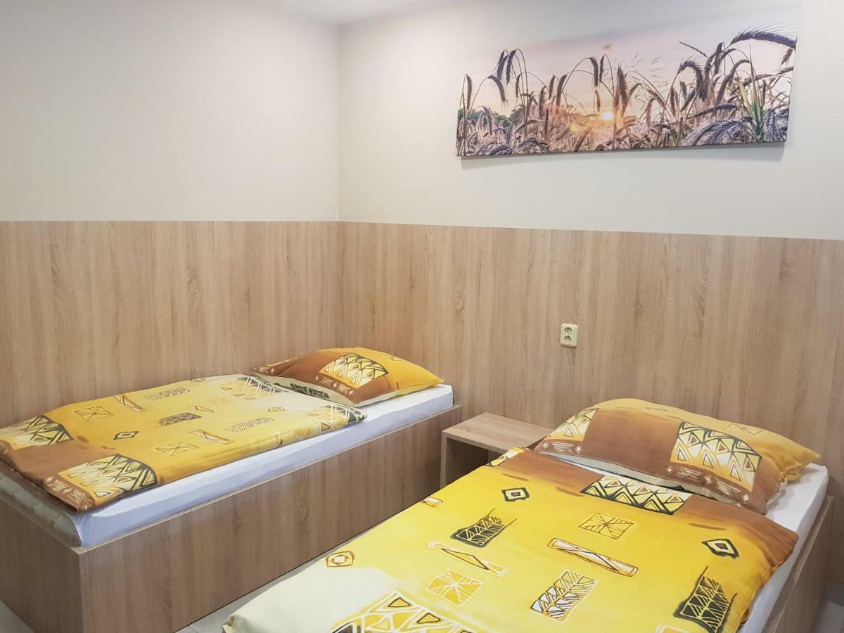 Penzion Hudebka Лоуни Экстерьер фото
